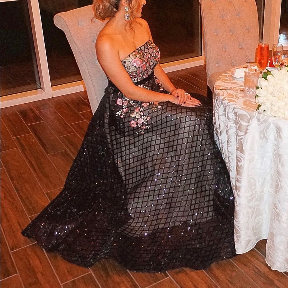 Andrea and Leo dress